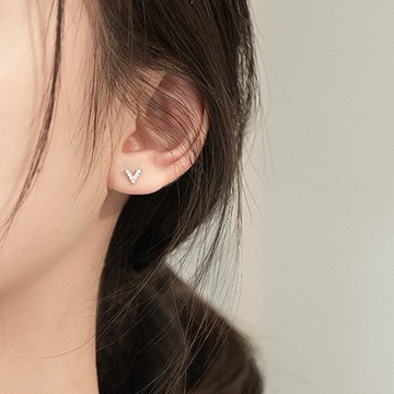 [全純銀.耳環] 氣質字母V鑽耳環 (銀色/金色)【UME】耳釘耳環/貼耳耳環/S925純銀耳環