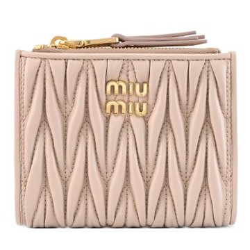 MIU MIU Matelassé 金屬LOGO納帕軟羊皮對開扣式零錢短夾(淺褐)