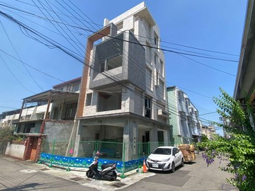 大里仁化商圈三車位電梯豪墅.高檔建材雙面臨路｜台中市大里區慈德路