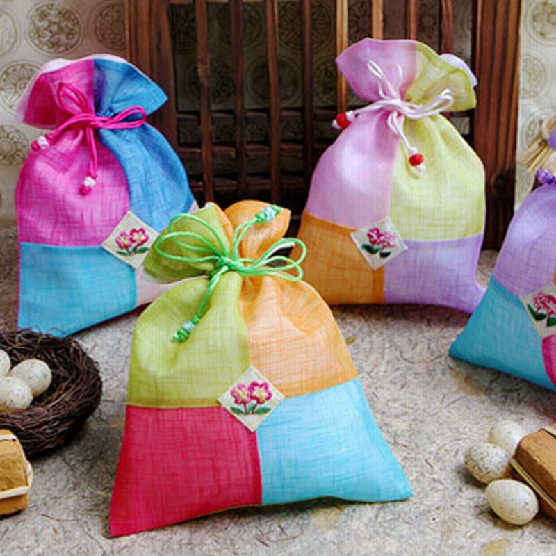 韓国雑貨 韓国伝統 アクセサリー 韓国伝統巾着 中 韓国伝統の模様を付けた巾着です 花の刺繍がとてもカワイイです 韓国のお土産にもピッタリ 母の日 ギフト 通販 Lineポイント最大get Lineショッピング