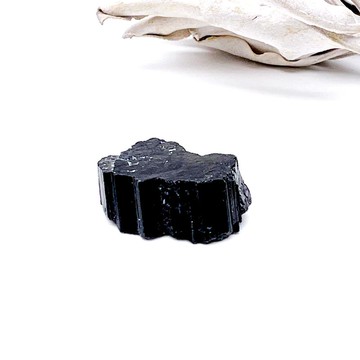 許多。原礦 療癒 避邪 淨化 手握 能量 l 黑碧璽原石 共生礦 l