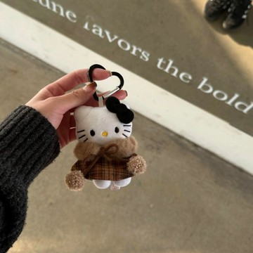 ✨臺灣出貨✨美拉德kitty貓包包掛件公主斗篷冬日公仔書包miu系風掛飾玩偶公仔