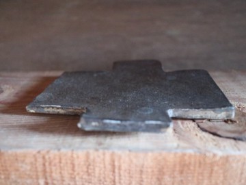 鐵十字柴燒煙盤_f1