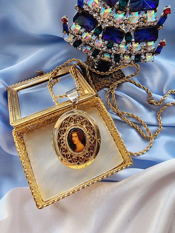 美國西洋古董飾品 /伯爵夫人金繩藝術花框羽捲LOCKET項鍊/長鍊