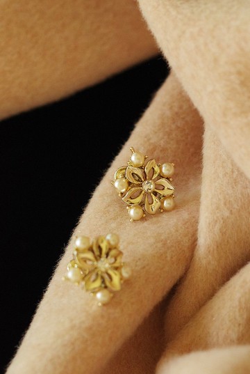 老又好古董珠寶 Vintage 金色珍珠萊茵花夾式耳環 STAR C344