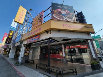 ❤️崇德路丹丹漢堡約兩分鐘臨八米路三角窗店面透天｜台南市東區崇善路