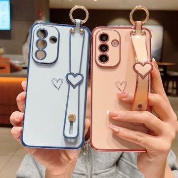 電鍍鏤空小愛心腕帶適用三星a55手機殼a52/a53/a54腕帶支架a14/a24/a34防摔a15/a16/a25/a35保護套a13時尚a23