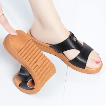 防滑媽媽鞋真皮涼拖鞋女外穿平底韓版中年孕婦一字拖鞋女夏季新款