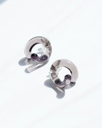 tête-à-tête  手工制扭結玻璃耳环【炭色】