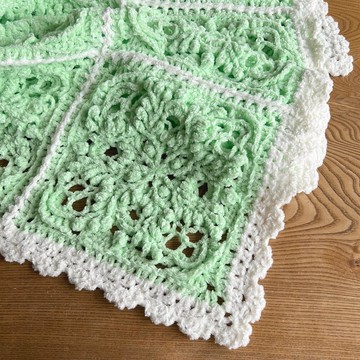 No. 18 蓋毯「Book Sale Blanket」設計者：Julia Hart