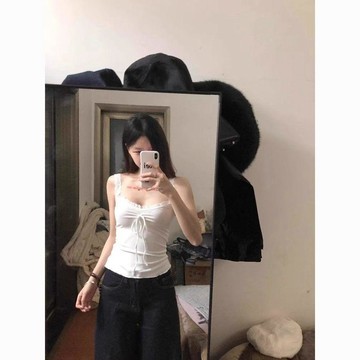 【美式甜辣蕾絲花邊】白色吊帶帶胸墊內搭純欲上衣 美背文胸一體背心 吊帶背心 背心上衣 蕾絲吊帶 內搭背心 純欲風上衣 美