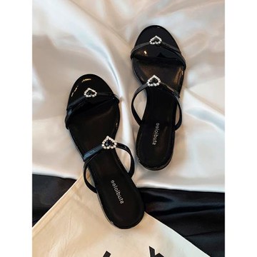 法式愛心水鉆扣拖鞋女粗跟涼拖外穿2026年夏季仙女平底一字帶涼鞋