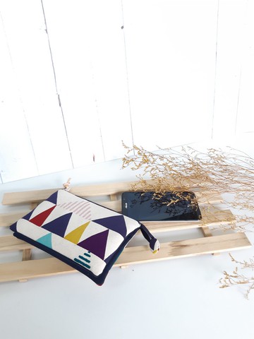 三角形五層手拿包 可放手機護照 可加購背帶 生日畢業交換禮物