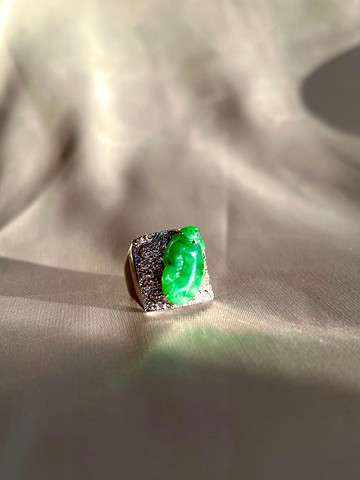 生肖猴雲紋翡翠雞尾酒戒指