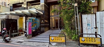 SOGO百貨旁邊#奢華LV社區#稀少大套房大平車｜台中市西區華美街