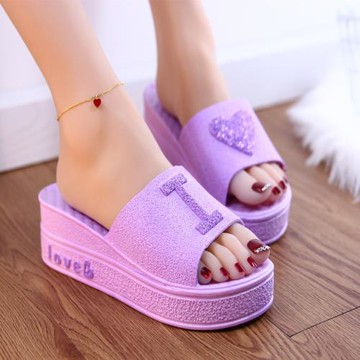 拖鞋女夏時尚外穿厚底家居浴室防滑夏季居家室內家用可愛心一字拖