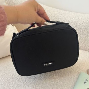 PRADA霧黑雙層拉鏈洗漱包