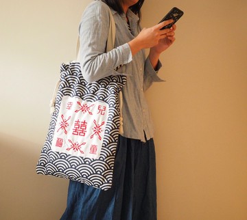 懷舊幸福兒童刺繡 深藍和風波浪 大容量手挽側揹索繩托特包