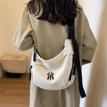 單肩個性斜挎包腋下包月牙包女餃子包手提大容量學生百搭腰包男