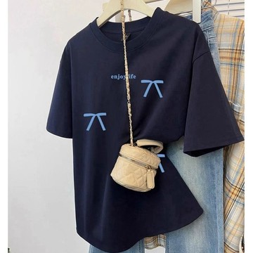 【珊珊大尺碼】M-4XL 大尺碼藏藍色蝴蝶結正肩圓領印花T恤女新款百搭減齡上衣