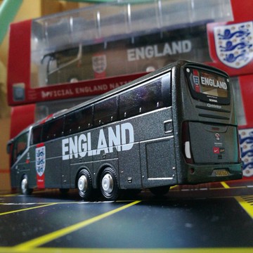 伊利薩爾 大客車模型 巴士 Irizar PB 合金 比例 76 不開門 牛津