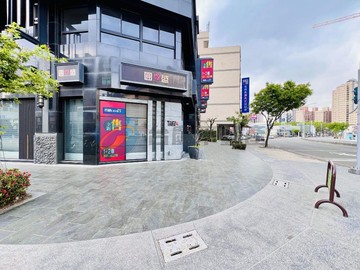 高鐵新光三越三角窗1+2樓店面｜高雄市左營區華夏路