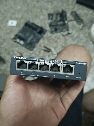 TP-LINK TL-SF1005P 以太網PoE交換機 實物圖展示 新舊程度如圖示 供多臺選擇【三和電腦配件店】