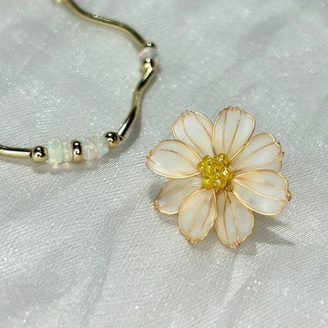 【白色波斯菊x蛋白石 - 水晶花手鏈】十月生日花 生日石 花言日和