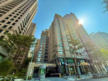 R13富邦百貨旁農16公園邊間輕裝潢大2房車位｜高雄市鼓山區龍勝路