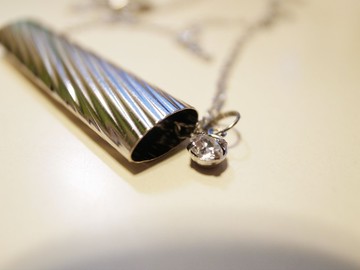 銀色脆笛酥項鍊