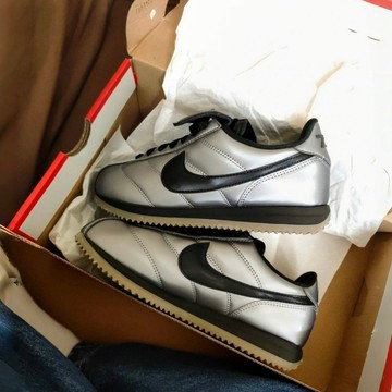S.G Nike Cortez SE "MTLC Cool Grey" HQ3490-099 復古銀 翻蓋鞋舌 可拆式