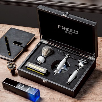 [快速出貨]【FREED 兩週年特仕款】五刀式刮鬍刀豪華禮盒四件組 - 珍珠白 客製化刻字  生日禮物 送禮推薦 男生禮物 摩羯座 水瓶座 禮物獨家 新品上市 情人節禮物