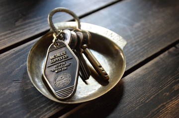 【METALIZE】黃銅復古飯店牌