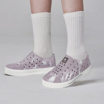 【北歐極光系列】moz 瑞典 駝鹿 雙色洞洞餅乾水鞋 (芋圓)-附鞋扣