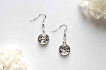 樹脂藝術 雪花圓形耳環・銀色