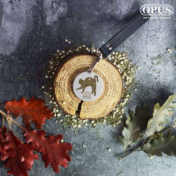 OPUS東齊金工｜不鏽鋼鑰匙圈吊飾《當貓咪變身天秤座》金屬圓牌皮飾扣環 紀念禮物 12星座匙扣 KE-st10