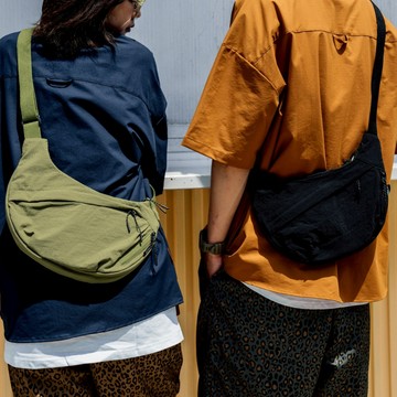 【YIJIAYI】防潑水半月小包 半月包 側背包 防潑水 斜背包 小包 (312)