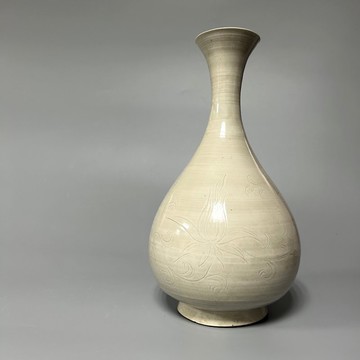 宋 定窯白瓷劃花蓮紋玉壺春瓶