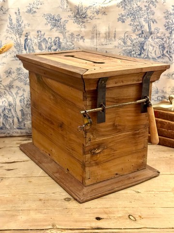 40393-罕見法國古董教堂胡桃木捐獻箱