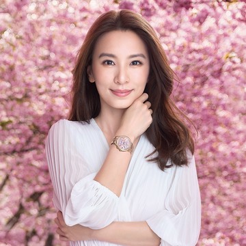 CITIZEN 星辰 xC 代言人廣告款光動能鈦金屬電波對時錶/花曜日限定款/36mm/CB1135-52N