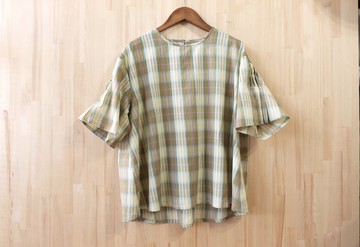 圓領袖壓褶上衣/ 黃藍格紋