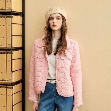 ILEY伊蕾 粉嫩波浪衍縫鋪棉外套(粉；M-XL)