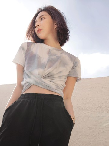 扎染彈性羅紋前交叉短版運動上衣