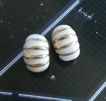 Vintage Jewelry 西洋古董飾品 奶白琺瑯 摩登  針式耳環