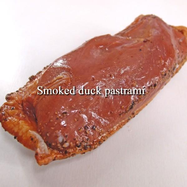 合鴨パストラミ1本200g Duck smoked pastrami 黒胡椒香る合鴨パストラミ。オードブル　パーティにいかがでしょうか♪　かも肉