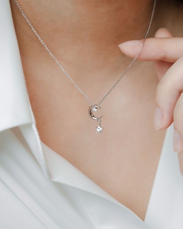 【ZUZU JEWELRY】聖誕禮物｜星月項鍊｜精緻單鑽｜鎖骨鍊｜925純銀項鍊。生日禮物