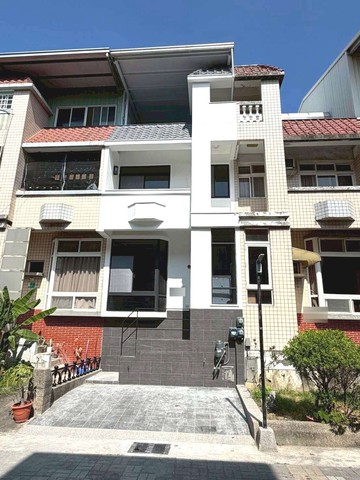 新化花園新城整棟翻新車墅｜台南市新化區竹子腳