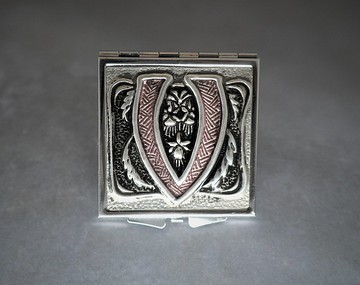 錫雕 個人專屬字母  頭文字V身鏡  隨時整理儀容的好幫手