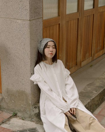 正反兩穿荷葉剪接澎袖長洋裝 兩色售