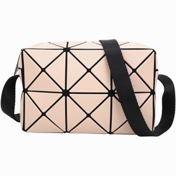 ISSEY MIYAKE 三宅一生 BAOBAO CUBOID 3x2 霧面幾何斜背包(米色)